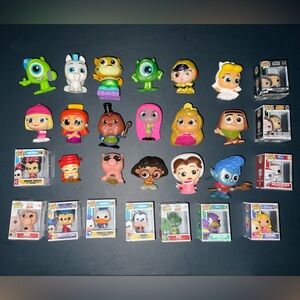 Doorable and bitty pop Character Toy Set